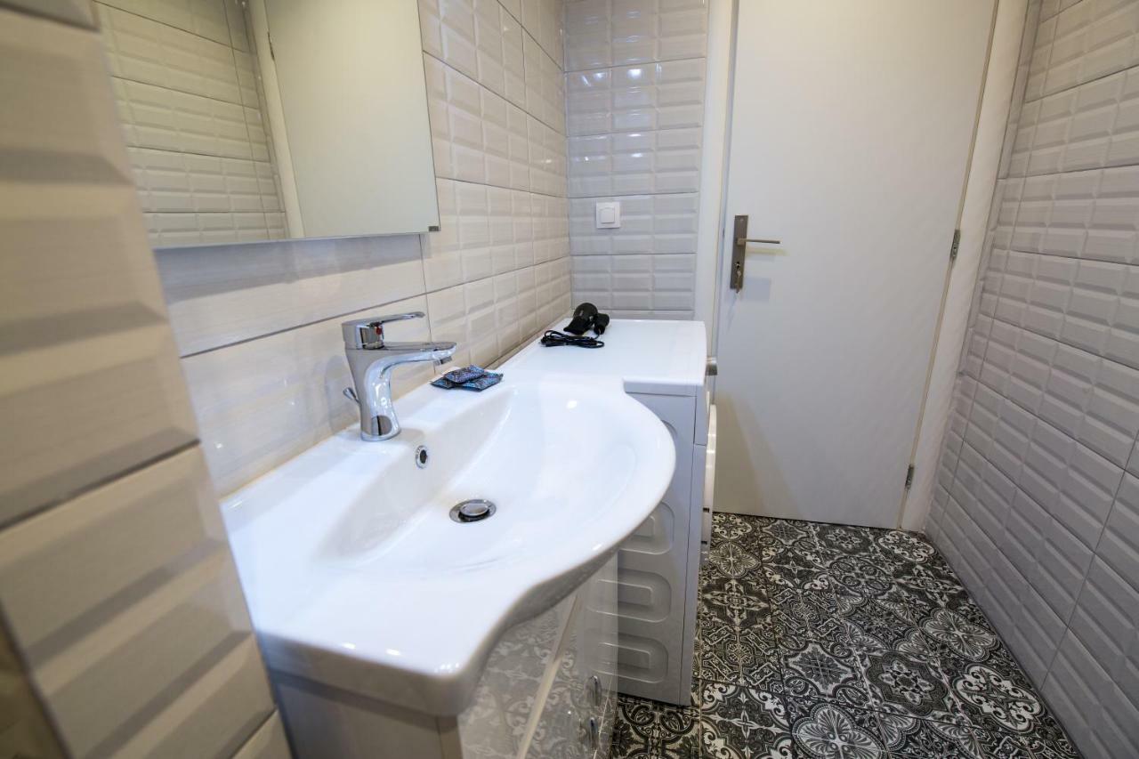 White Lux Apartment For 2 Vipgreece Atene Esterno foto